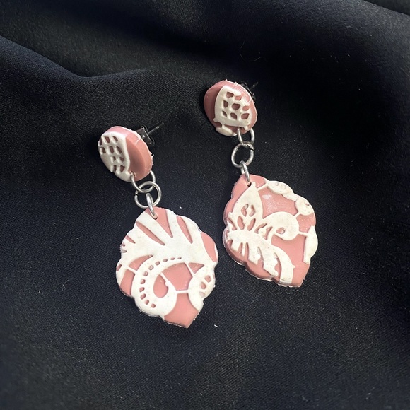 Blue Willow Boutique Earrings - Picture 2 of 4